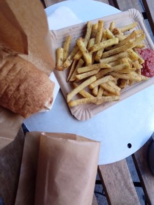 Fries and falafel at Garbanzo - Falafel & Hummus Bar in Vienna