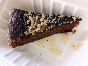 Vegan cake at Garbanzo - Falafel & Hummus Bar in Vienna