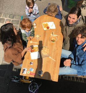 Grown-ups and kids alike love falafel 👨‍👩‍👧‍👦 💚🧆 at Garbanzo - Falafel & Hummus Bar in Vienna