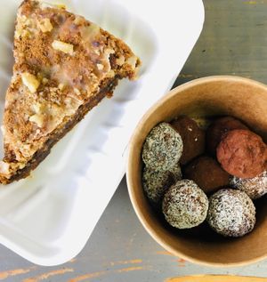 Our vegan & gluten-free desserts; carrot cake and energy bombs 🥕🍰💣 at Garbanzo - Falafel & Hummus Bar in Vienna