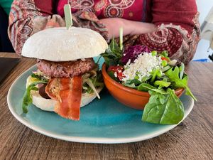 Ik Vertrek burger  at Het Slachthuis in Leiden