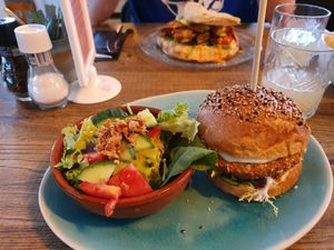 Crispy Avocadoburger met zelfgemaakte chili 😋😋😋😋😋 at Het Slachthuis in Leiden