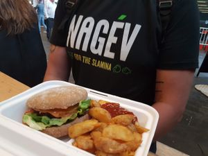 burger at Vegan Summerfest 2019 (Ghent, BE) at Qourgette Food Truck in Ledeberg