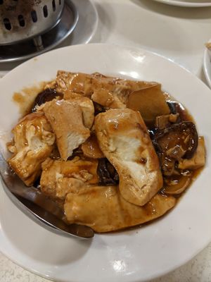 Mushroom and tofu at FúLì Cāntīng 福利餐廳 in Taipei