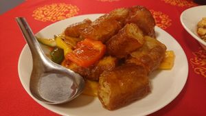 Small portion sweet n sour ribs (made from fried bread sticks with veggy "bone"), 小分糖醋排骨 140NTD at FúLì Cāntīng 福利餐廳 in Taipei
