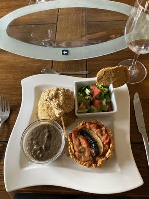 Lentil cake with rice, cauliflower, salad and mushroom cream  at Abriecosy Ecolodge in Bargemon