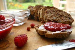 occasionaly you can ask for a class or/and diner Vegan or Raw food at Abriecosy Ecolodge in Bargemon