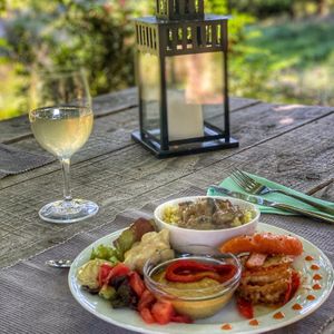 diner at night at Abriecosy Ecolodge in Bargemon
