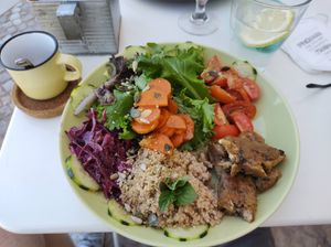 Buddah bowl with smoked walnut shitake chorizo at Veganices in Tavira