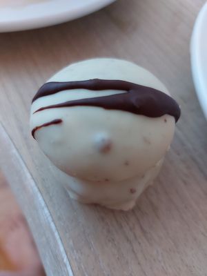 Banoffee chocolate unwrapped at Veganices in Tavira