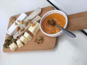 Vegan cheese platter at Veganices in Tavira