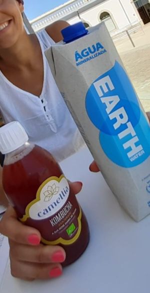 So happy to find plastic free drinks! Water and grapes kombucha at Veganices in Tavira