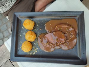 Dunkles Steak mit Pfeffersoße at Güjžina - Green One Bistro in Ljubljana