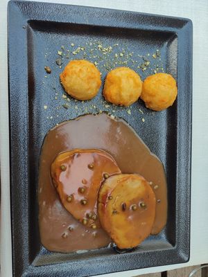 Helles Steak mit Pfeffersoße at Güjžina - Green One Bistro in Ljubljana