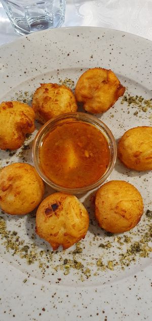 Dödöle et sauce vegan at Güjžina - Green One Bistro in Ljubljana