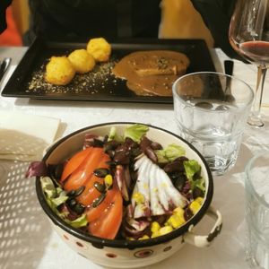 Salat and main dish Dödöle and steak at Güjžina - Green One Bistro in Ljubljana