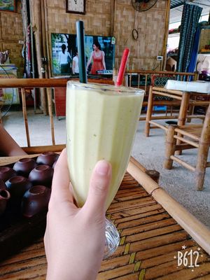 Fresh avocado smoothie at Quan 3 Chi Em in Mai Chau