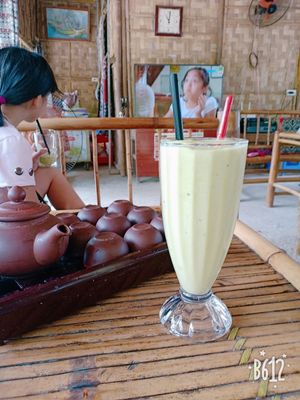 Avocado smoothie at Quan 3 Chi Em in Mai Chau