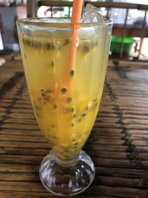 Fresh passion fruit juice  at Quan 3 Chi Em in Mai Chau