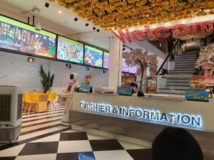 Entrance, where you order and pay at Au Lac Healthy World - Pham Ngu Lao in Ho Chi Minh City