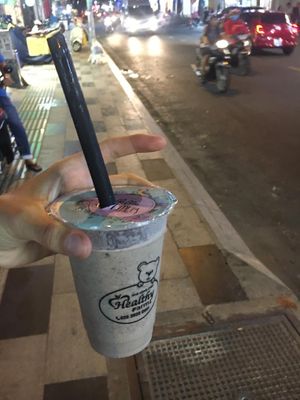 Cookie & cream smoothie (49,000VND) tastes like Oreo  at Au Lac Healthy World - Pham Ngu Lao in Ho Chi Minh City