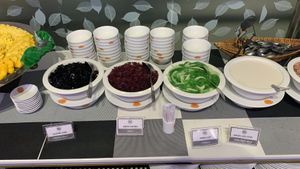 Buffet items at Au Lac Healthy World - Pham Ngu Lao in Ho Chi Minh City