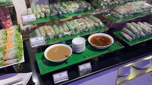 Buffet items at Au Lac Healthy World - Pham Ngu Lao in Ho Chi Minh City