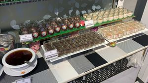 Buffet items at Au Lac Healthy World - Pham Ngu Lao in Ho Chi Minh City