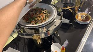 Buffet items at Au Lac Healthy World - Pham Ngu Lao in Ho Chi Minh City