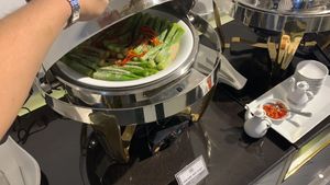 Buffet items at Au Lac Healthy World - Pham Ngu Lao in Ho Chi Minh City