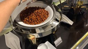 Buffet items at Au Lac Healthy World - Pham Ngu Lao in Ho Chi Minh City