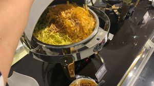 Buffet items at Au Lac Healthy World - Pham Ngu Lao in Ho Chi Minh City