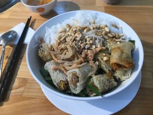 Spring rolls with vermicelli  at Au Lac Healthy World - Pham Ngu Lao in Ho Chi Minh City