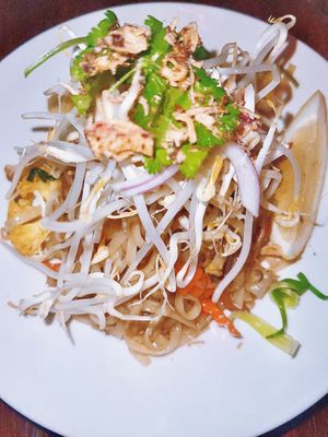 Pad Thai  at Yulli's Brews in Alexandria