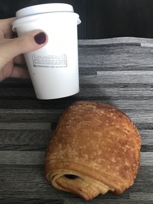 Cappuccino au lait de coco et chocolatine vegan 🤩👌🏻 at Croissant Croissant in Montreal