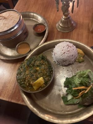 momos and spiach potatoes   at Mitho Cha in Berlin