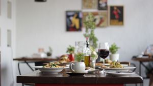 Roadhouse Cafe Vegan Smoothies, Milkshakes and Cinnamon Sangria at Roadhouse Cafe & Nom Yum Delivery in New Delhi