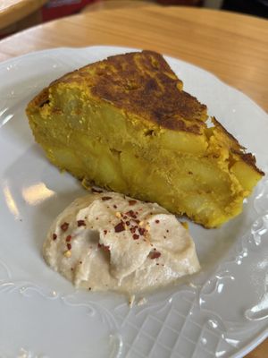 Tortilla con hummus  at Papas Elvira in Granada