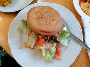 Hamburgues en pan sin gluten at Papas Elvira in Granada