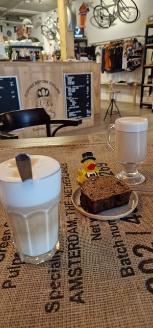 Latte 🍌 bread and spicy chai latte oat at Fixed Gear Coffee in Valkenburg