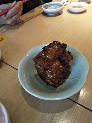 Sweet & sour chicken. at Dancing Dumplings 舞蔬尚饺 - Wǔ Shū Shàng Jiǎo - temporarily closed in Shanghai