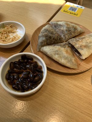 Deep-fried pancake  at Dancing Dumplings 舞蔬尚饺 - Wǔ Shū Shàng Jiǎo - temporarily closed in Shanghai