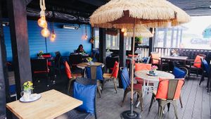 We have some lovely vegan options even though we are not a vegan cafe 
Always happy to mix and match where possible 😊
We also have a good variety of vegan cakes  at Salt Shack Cafe in Hayling Island