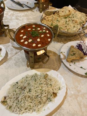 Vegan lamb massala, tandoori roti, samosa at Torviscas Spice Village in Tenerife