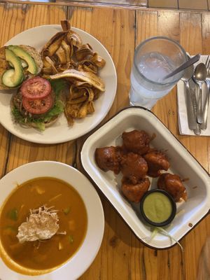 Burguer, boneless and soup  at Lúcuma in Guadalajara