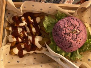 Cherry bomb with the spicy potatoes at Flower Burger in Palermo