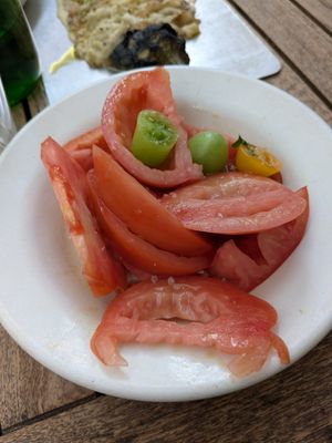Tomato salad at Miznon in Vienna