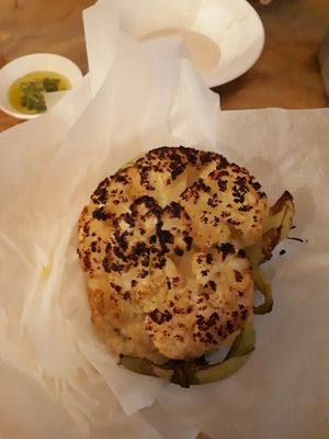 whole roasted cauliflower at Miznon in Vienna