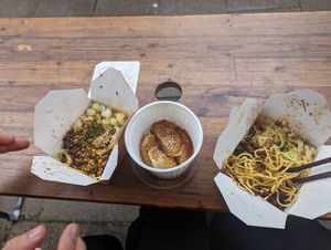 Dan Dan und dumplings at Cai Kitchen in Hamburg