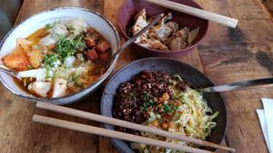 BEST EVER Vegan Dan Dan Noodles at Cai Kitchen in Hamburg